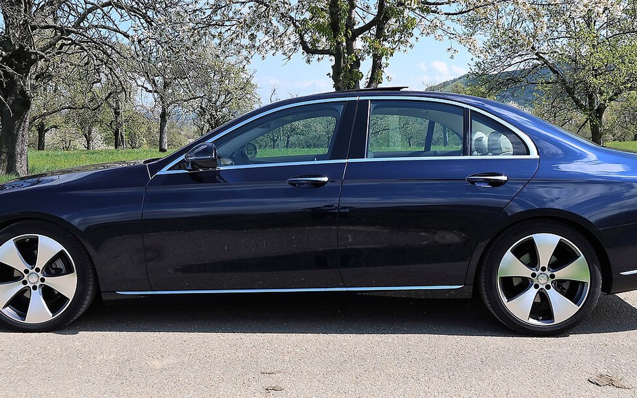 Mercedes-Benz E-Class E220d SE, image 1