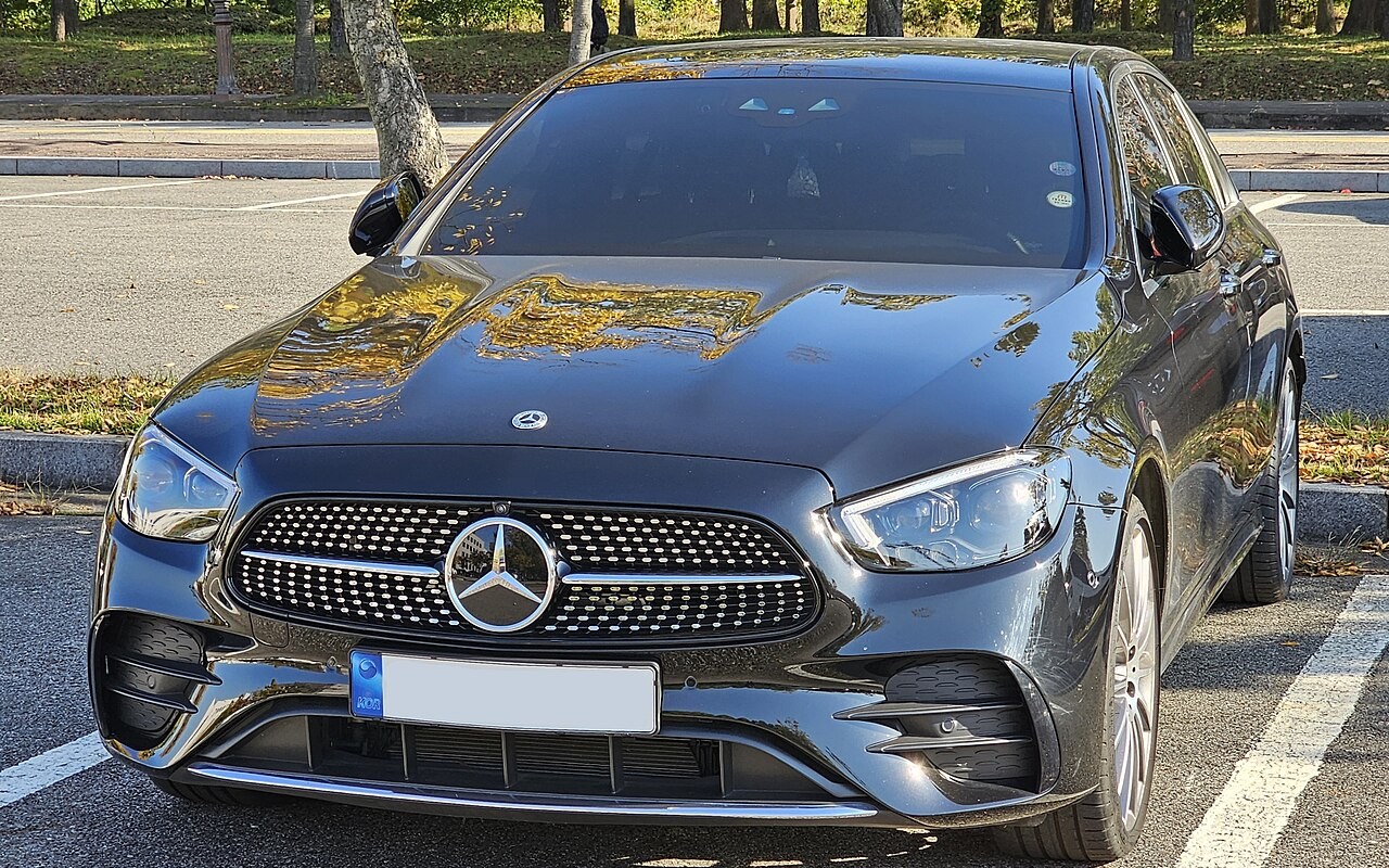 Mercedes-Benz E-Class E220d AMG Line, image 1