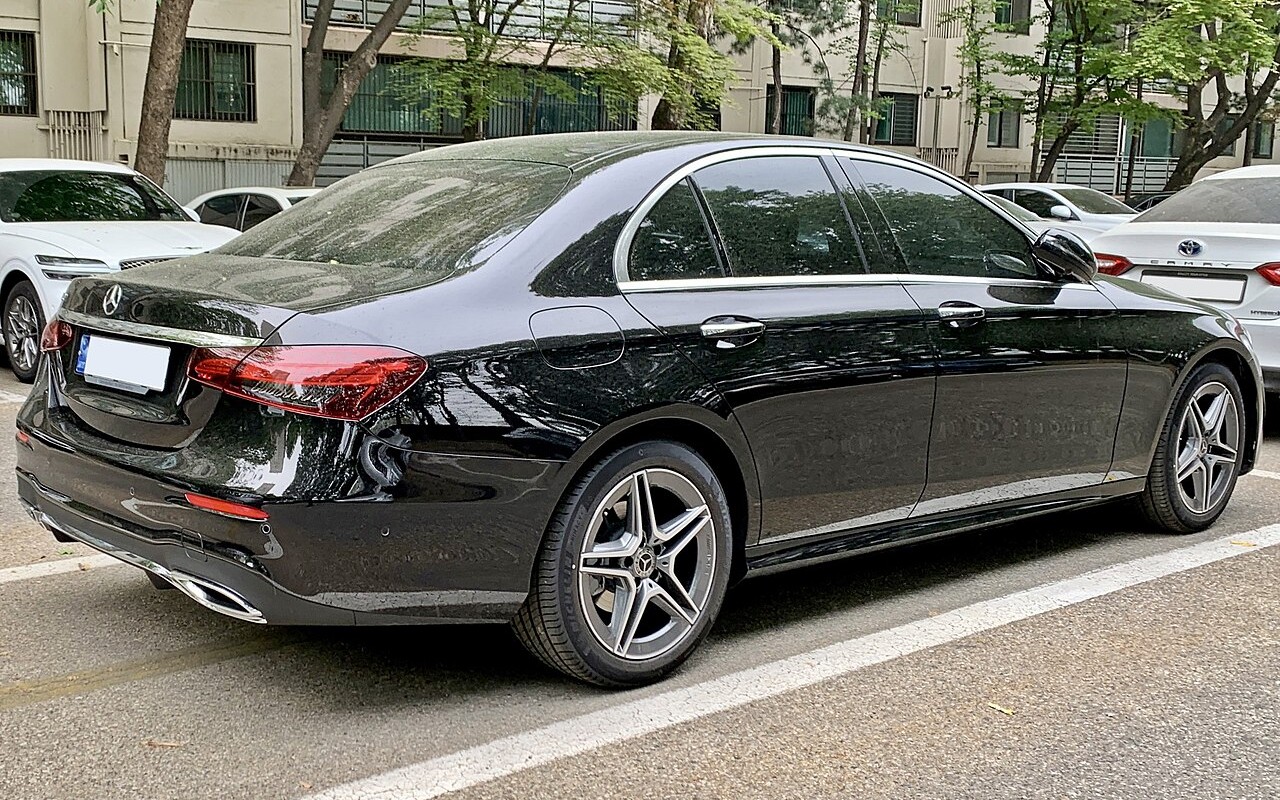 Mercedes-Benz E-Class E220d SE, image 1