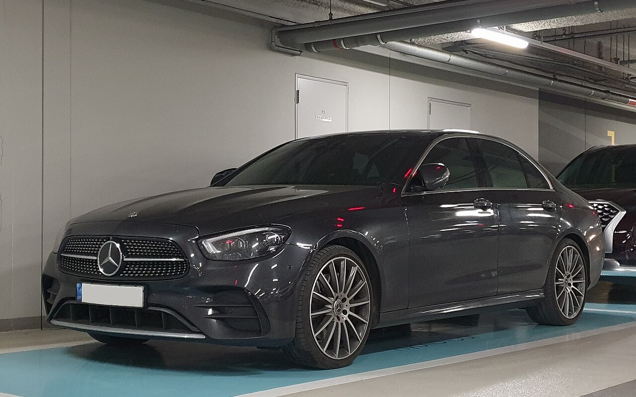 Mercedes-Benz E-Class E220d SE, image 1